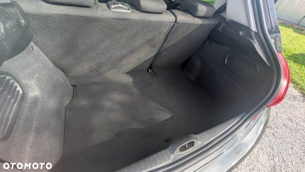 Peugeot 208 - 11
