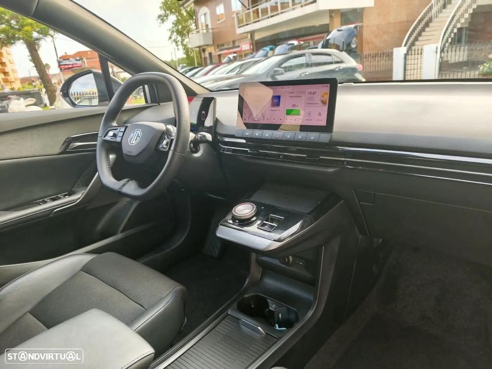 MG MG4 64 kWh Luxury - 32