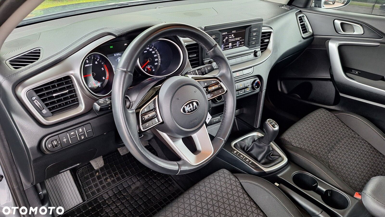 Kia Ceed - 13