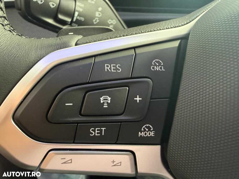 Volkswagen T-Roc - 11