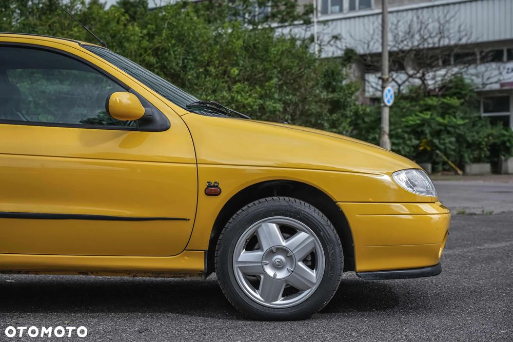 Renault Megane Coach 2.0 - 8