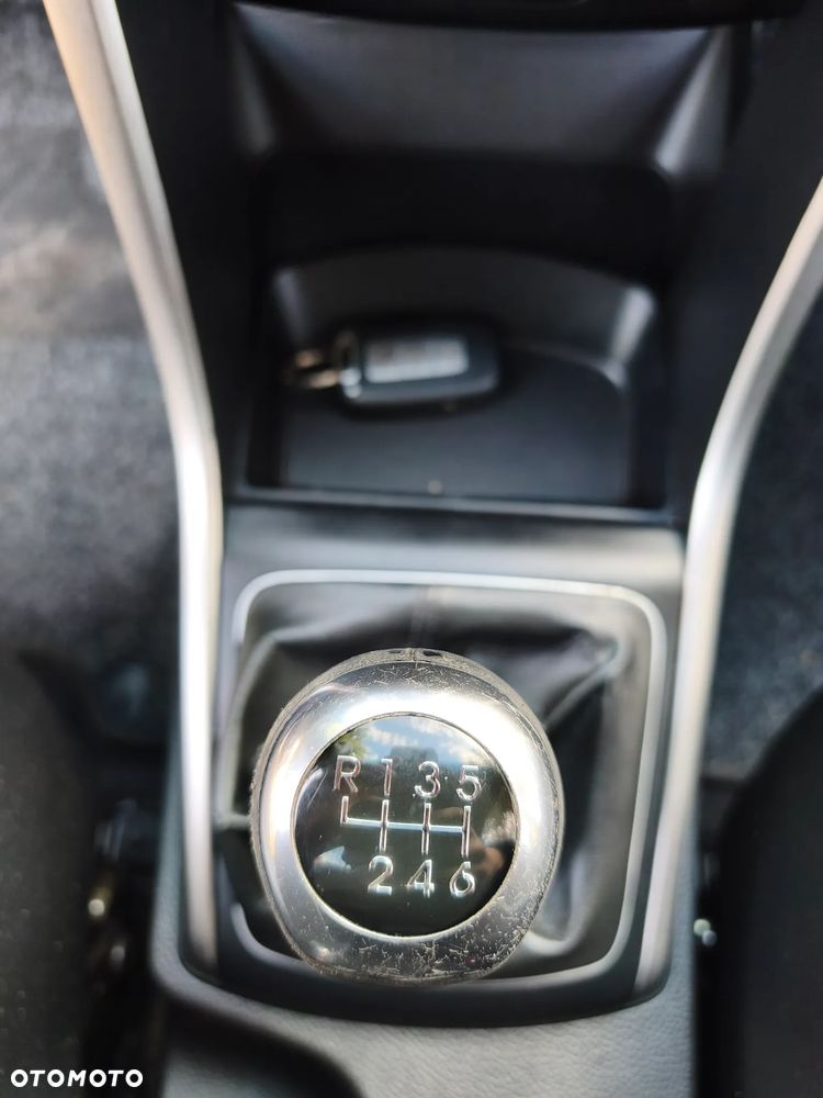 Hyundai i30 1.6 CRDi Fifa World Cup Edition - 17