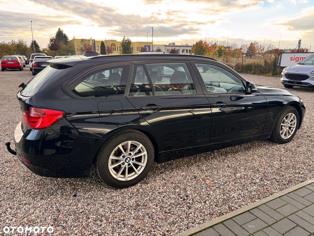 BMW Seria 3 320i Touring - 24