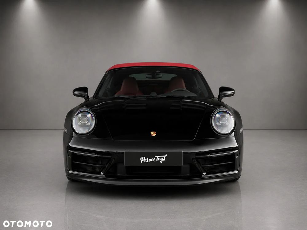 Porsche 911 Carrera 4 GTS - 8
