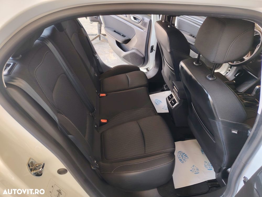 Renault Megane BLUE dCi 115 EDC BUSINESS EDITION - 4