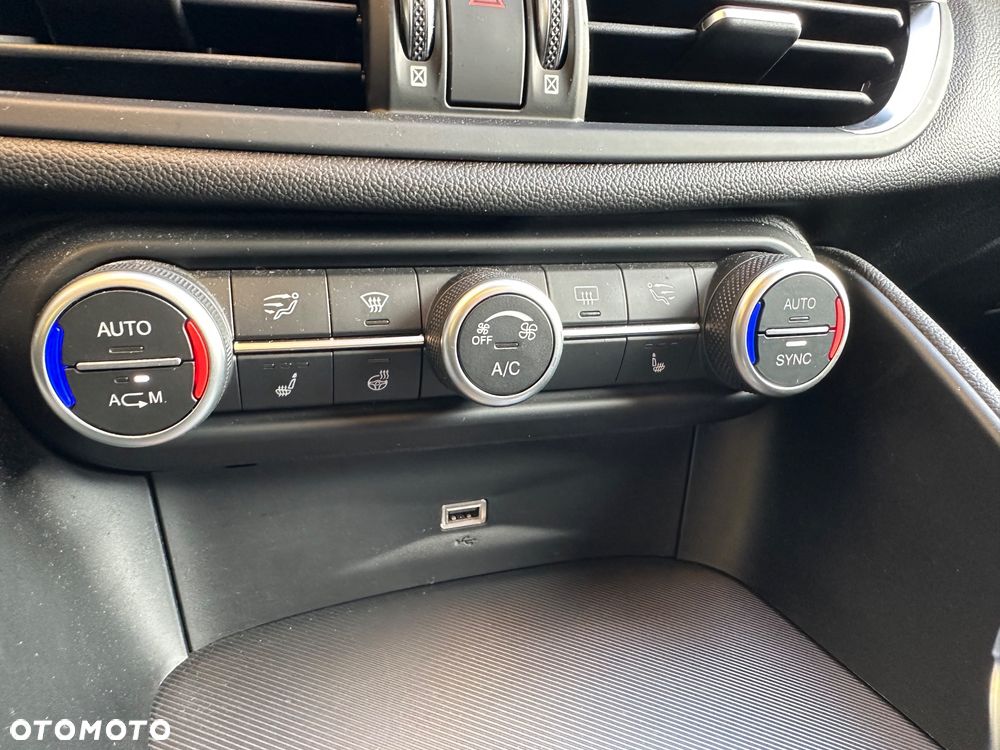 Alfa Romeo Giulia 2.0 Turbo 16V AT8 Veloce - 13