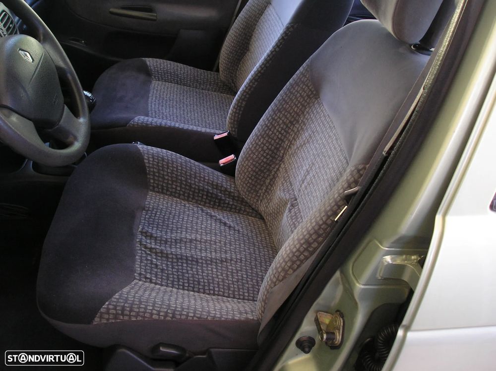 Renault Mégane 1.4 16V Privilège - 11