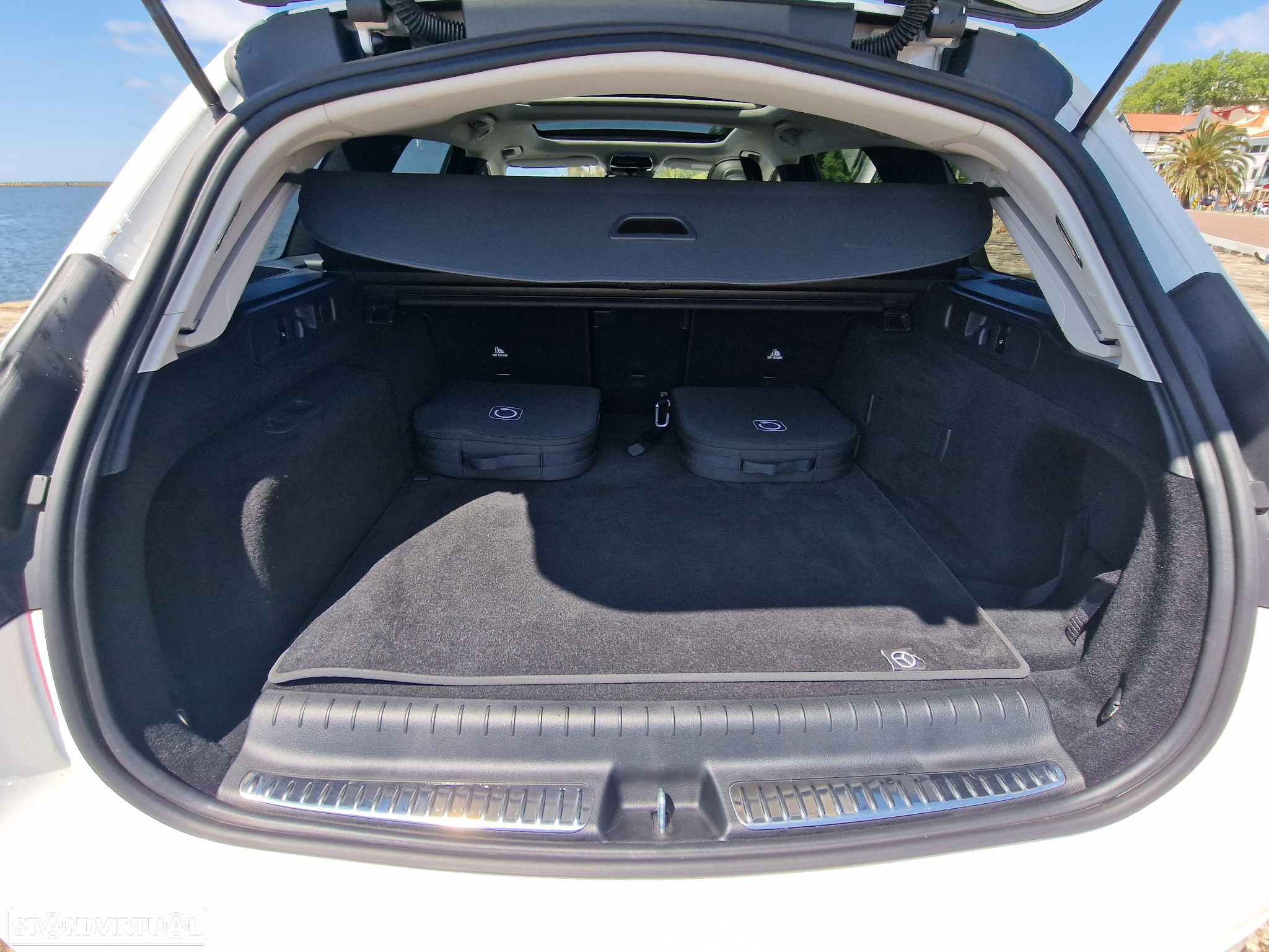 Mercedes-Benz C 300 e AMG Line - 22