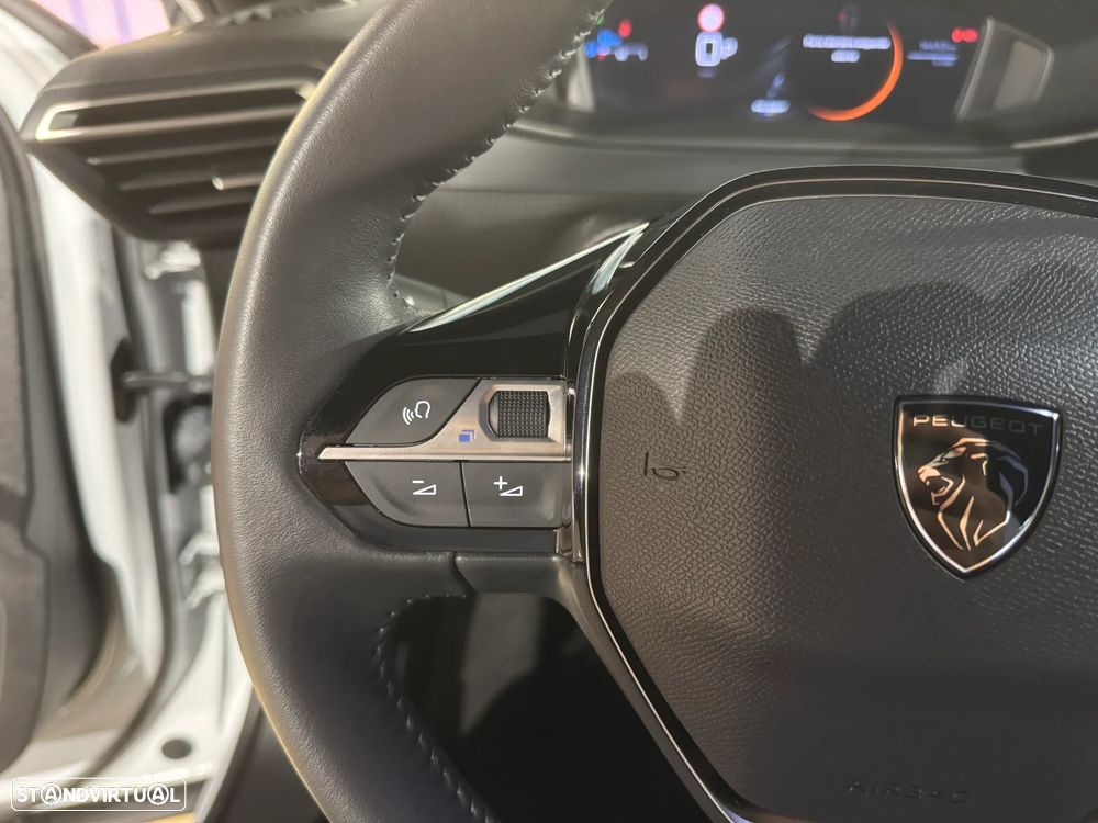 Peugeot 2008 1.2 Hybrid Allure e-DCS6 - 24