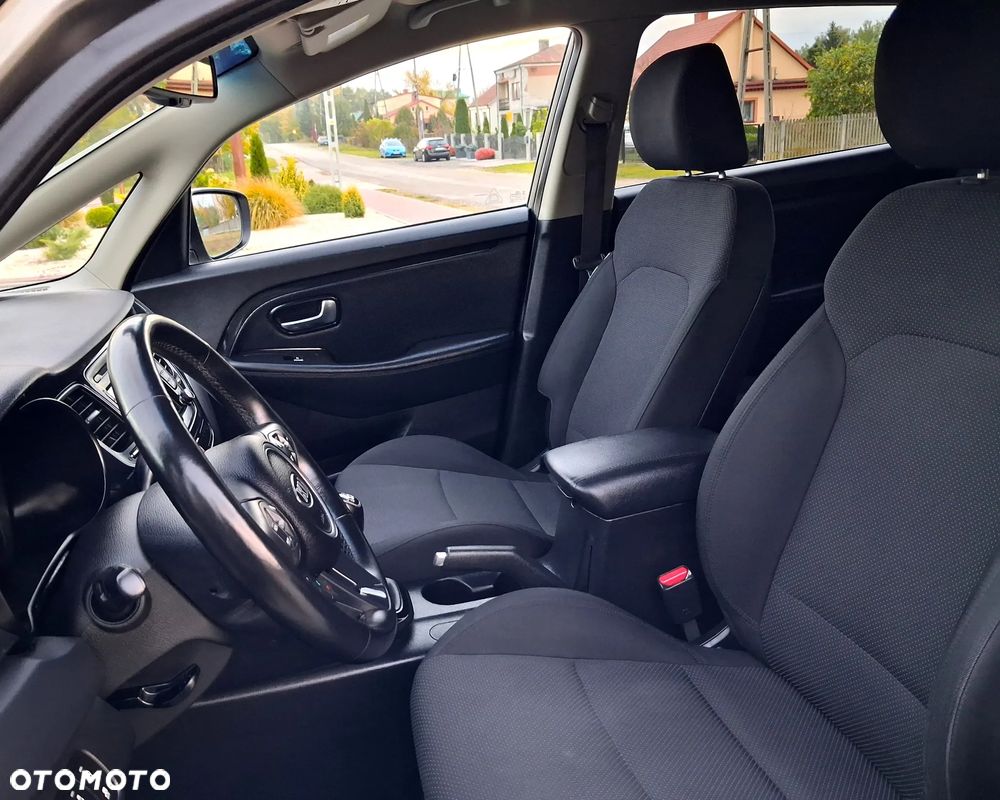 Kia Carens - 23