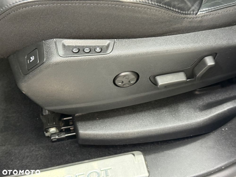 Peugeot 5008 BlueHDi 150 Allure - 23