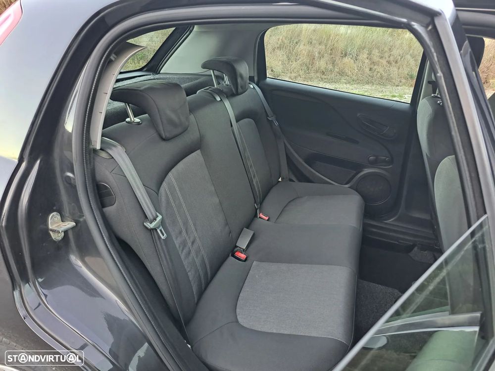 Fiat Punto 1.3 M-Jet Lounge S&S - 21