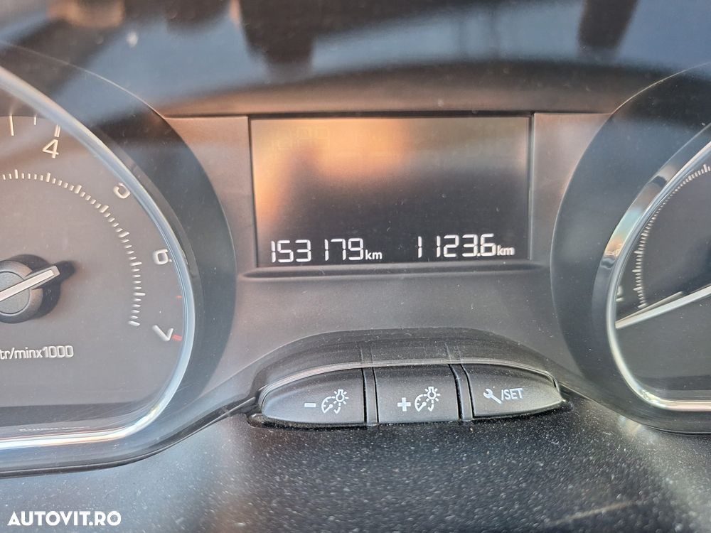 Peugeot 2008 1.2 L PureTech Active - 4
