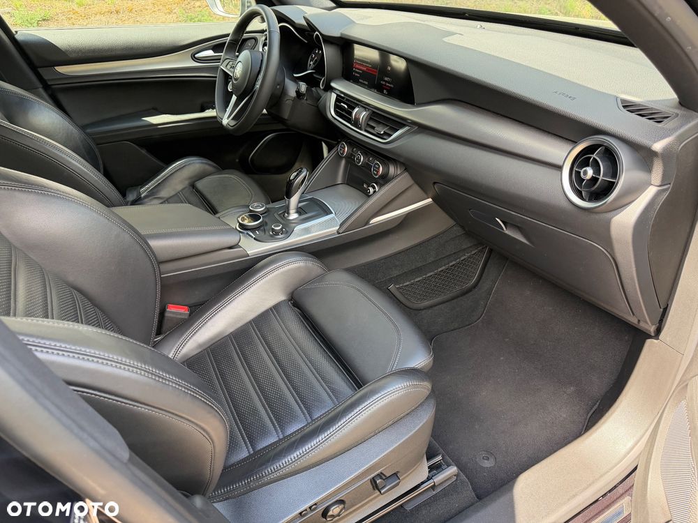 Alfa Romeo Stelvio - 14
