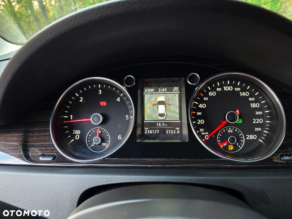 Volkswagen Passat - 12