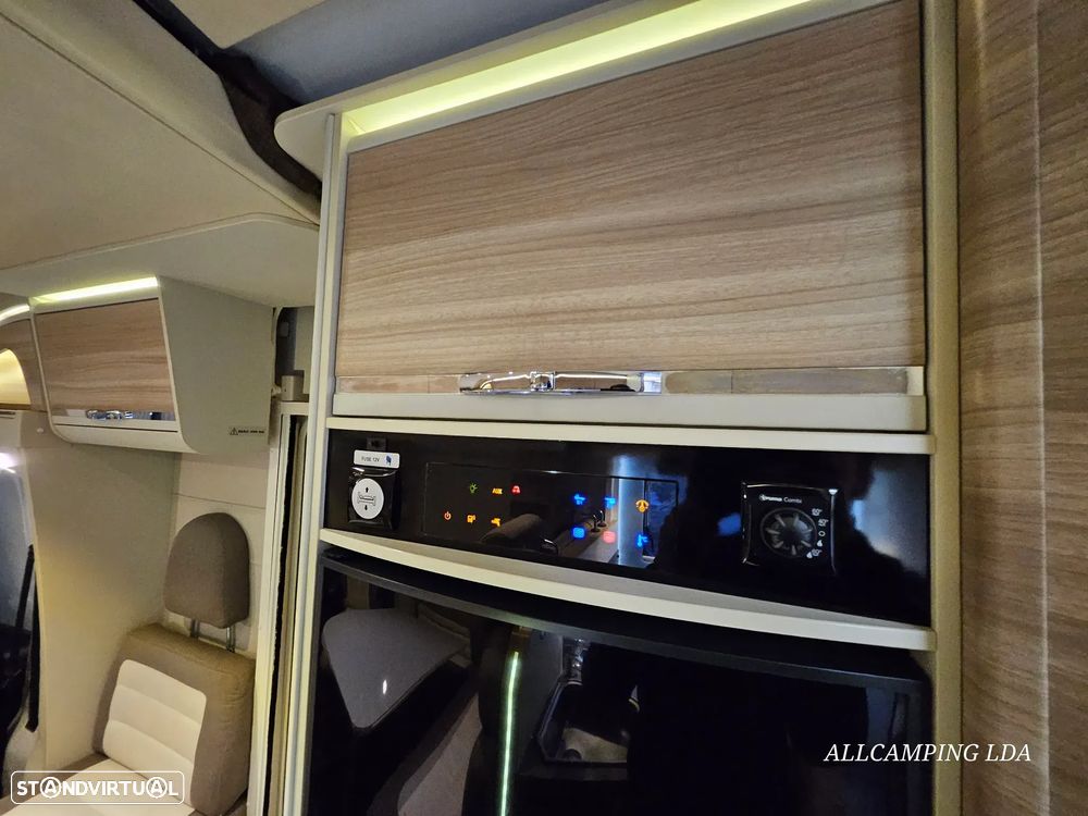 Adria Matrix M670SBC 50 YEARS 5 LUGARES DE LIVRETE CAMA CENTRAL + BASCULANTE - 48