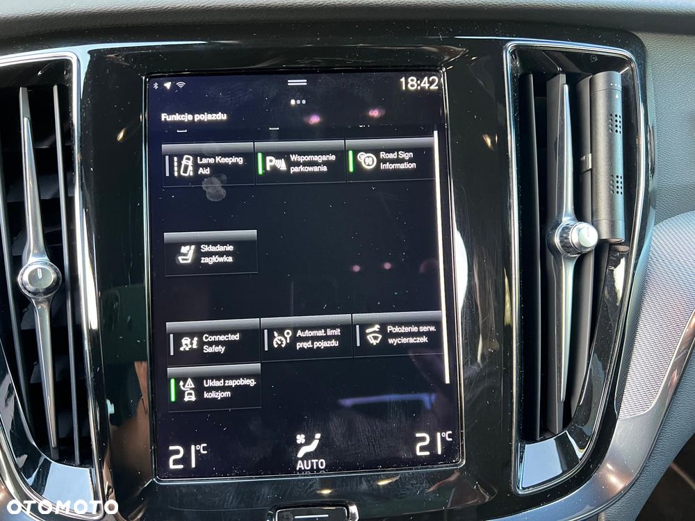Volvo V60 T8 AWD Recharge Geartronic RDesign - 24