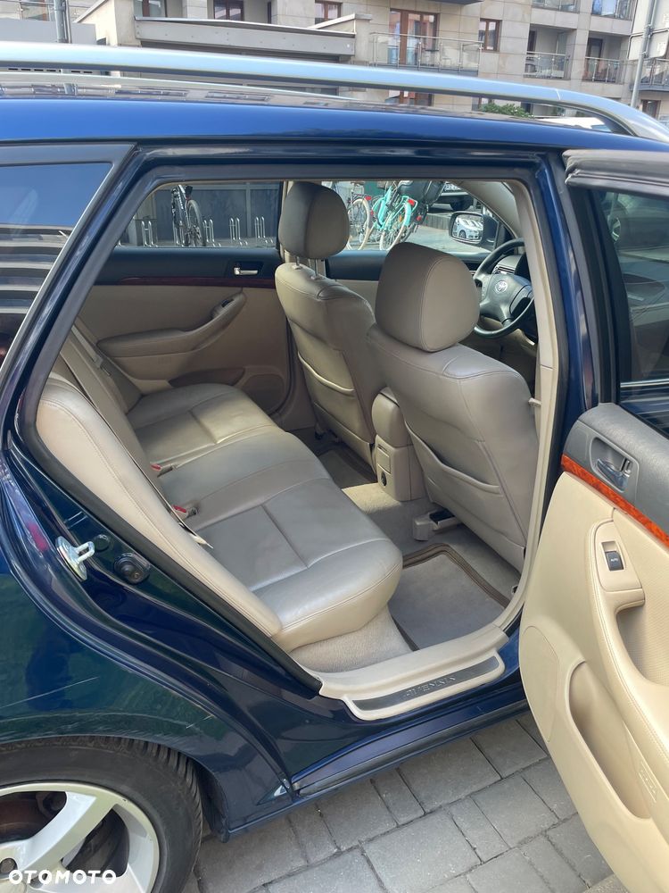 Toyota Avensis 2.0 VVT-i High - 11