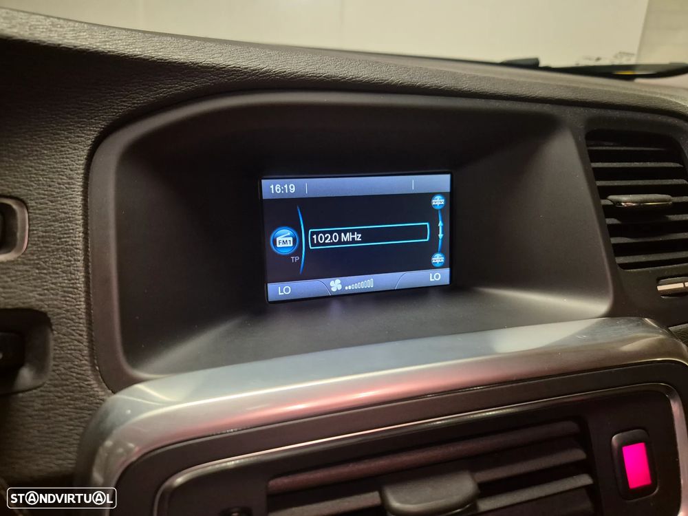 Volvo V60 1.6 D2 Momentum Eco - 18