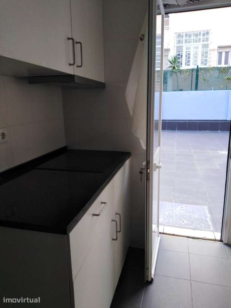 ARROIOS - T0 com terraço - Contrato 3 anos renovavel - Grande imagem: 5/10