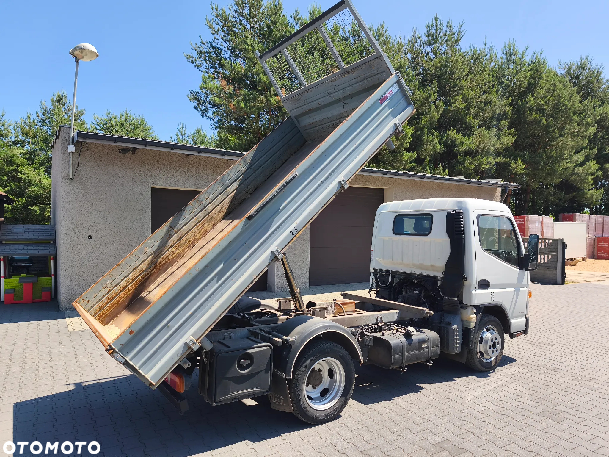 Mitsubishi Fuso Canter - 3