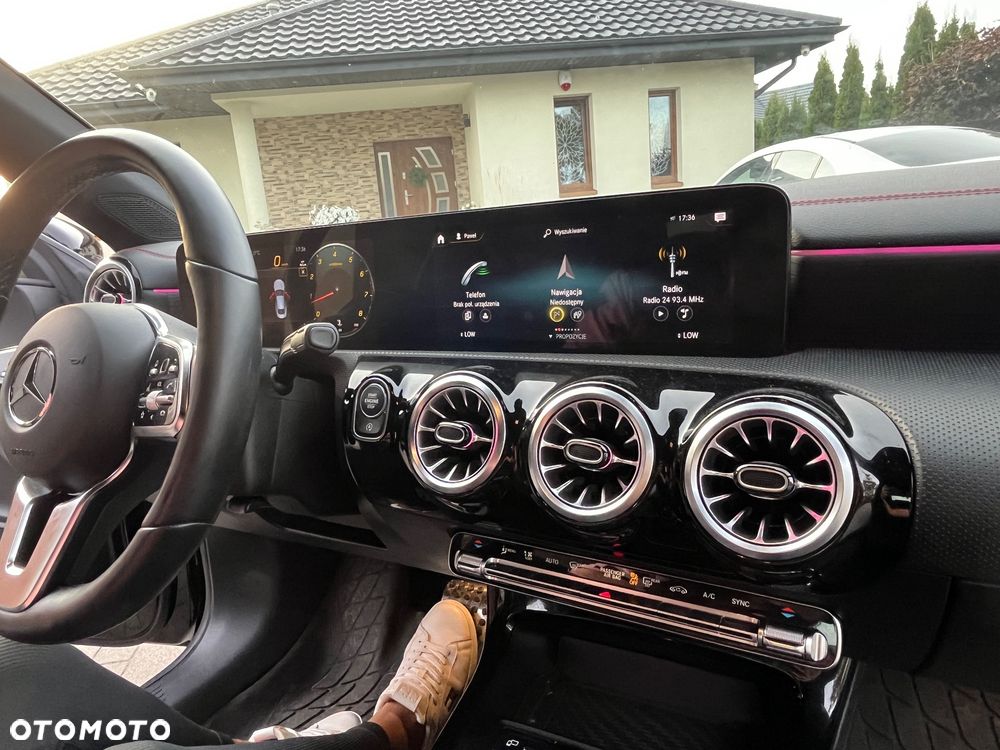Mercedes-Benz CLA - 12