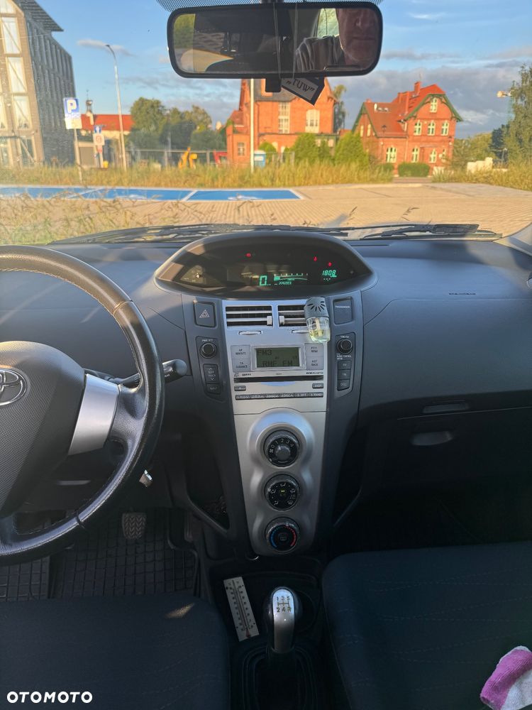 Toyota Yaris 1.4 D-4D Sol EU5 - 5