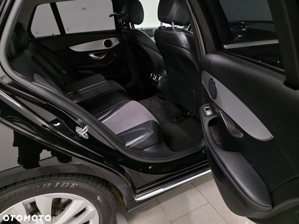 Mercedes-Benz Klasa C 220 d T 9G-TRONIC - 31