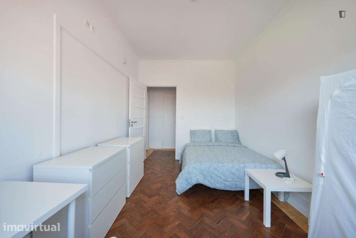 Quarto - localizado em Marquês de Pombal Lisbon - Grande imagem: 3/13