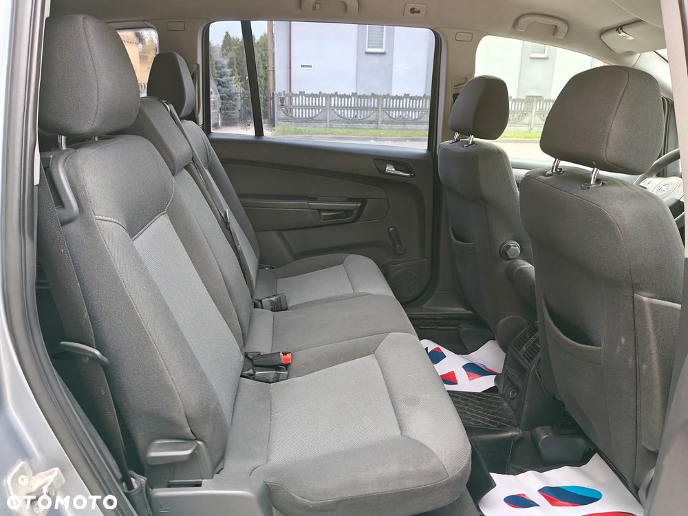 Kia Carnival V6 Executive - 25
