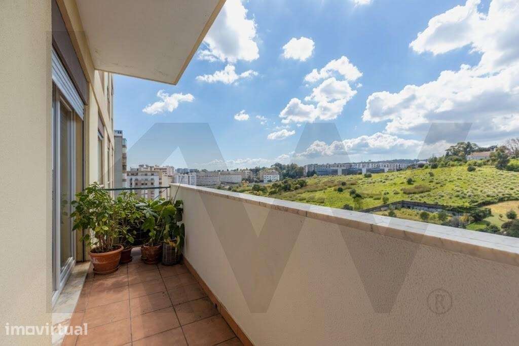 T4 com Varanda e  Vista Panorâmica sobre o Parque Bensaúde – Laranjeir - Grande imagem: 3/34