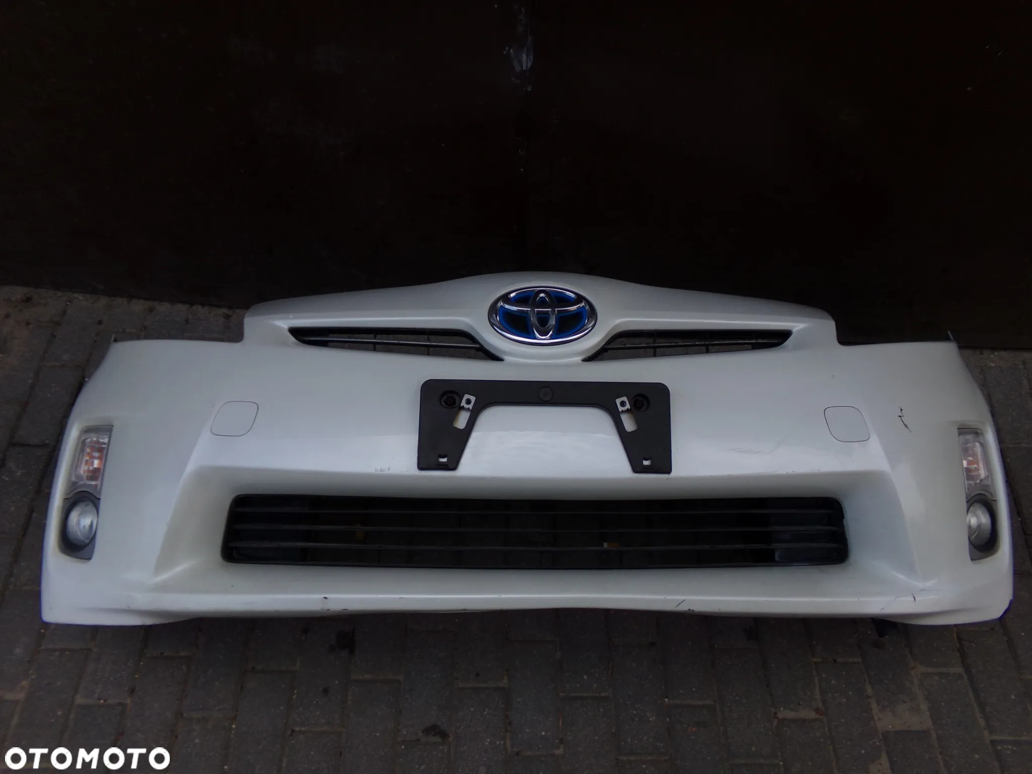 Zderzak przód toyota Prius III 3  070 - 2