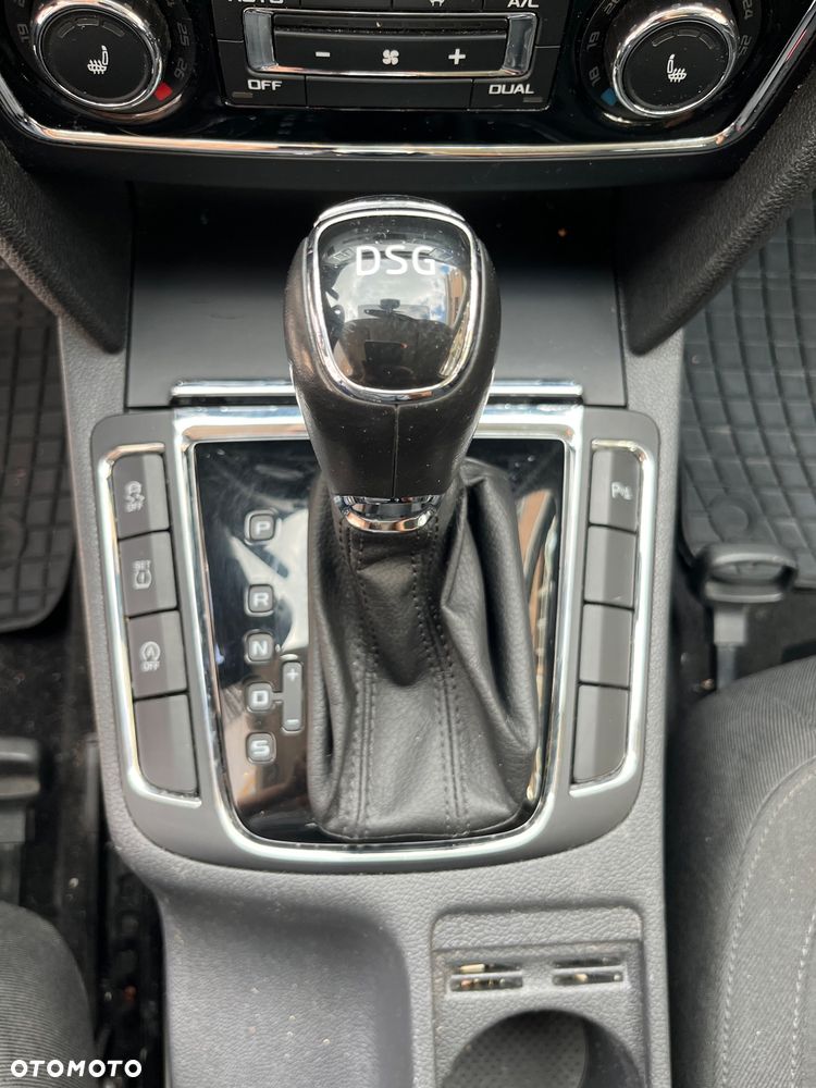Skoda Superb 2.0 TDI Elegance DSG - 32