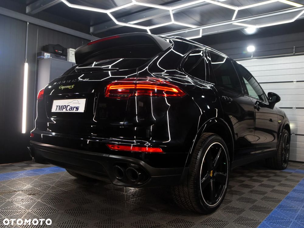 Porsche Cayenne S E-Hybrid - 2
