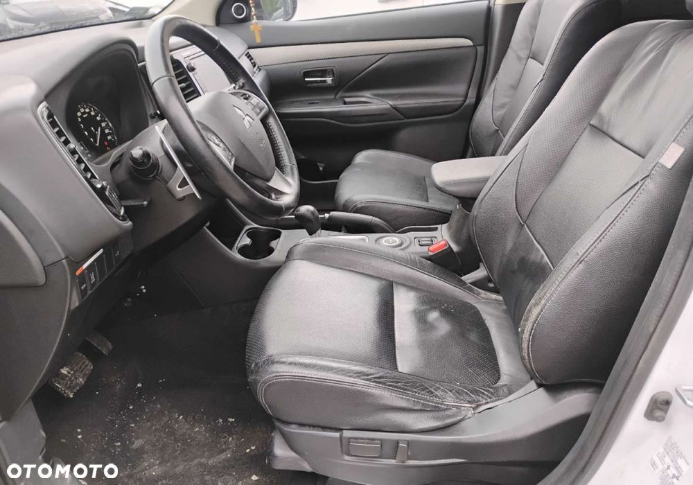 Mitsubishi Outlander - 8