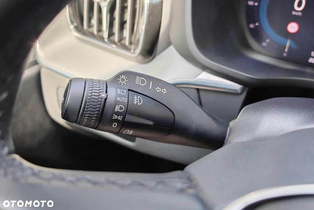 Volvo XC 60 B4 D AWD Plus Dark - 27