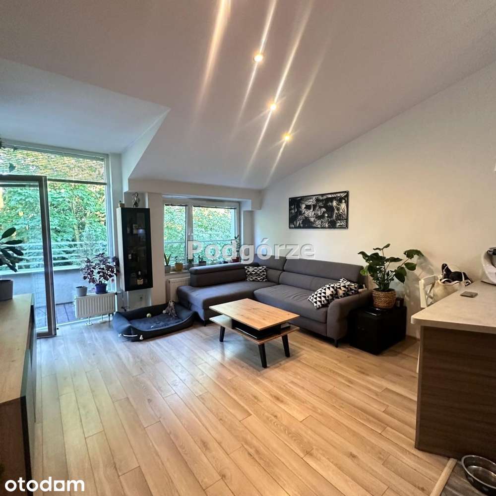 2 pok do wejścia, duży balkon