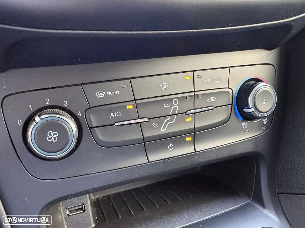 Ford Focus 1.0 EcoBoost S&S COOL&CONNECT DESIGN - 48
