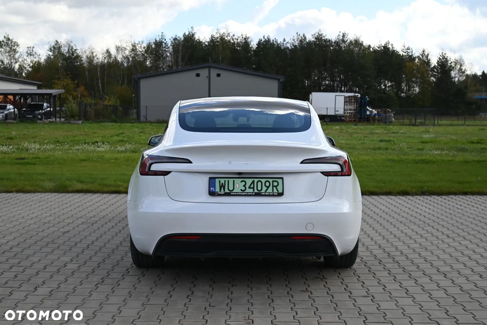 Tesla Model 3 - 3
