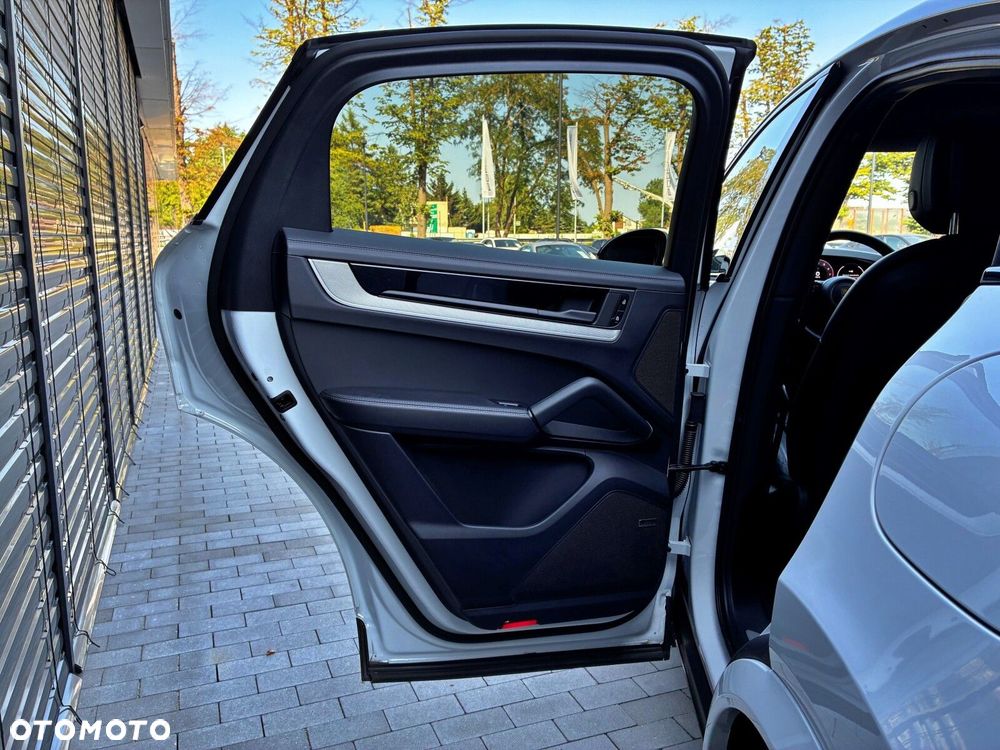 Porsche Cayenne - 40