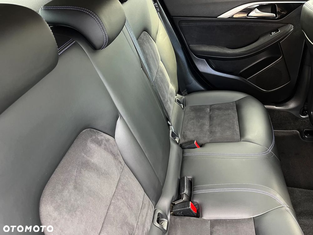 Infiniti Q30 - 35
