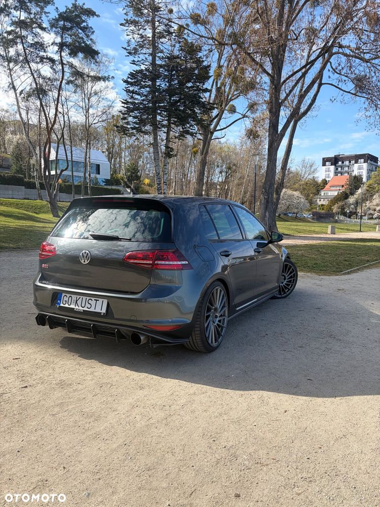 Volkswagen Golf - 37