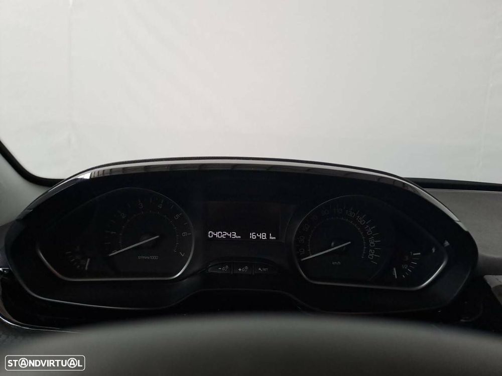 Peugeot 208 1.2 PureTech Signature - 13