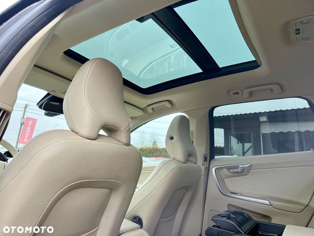 Volvo XC 60 2.4D Momentum - 24