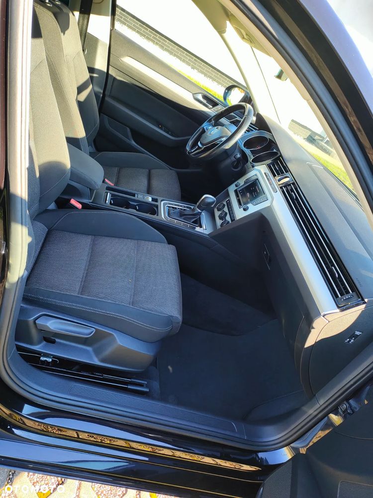 Volkswagen Passat Variant 1.6 TDI (BlueMotion Technology) DSG Comfortline - 12