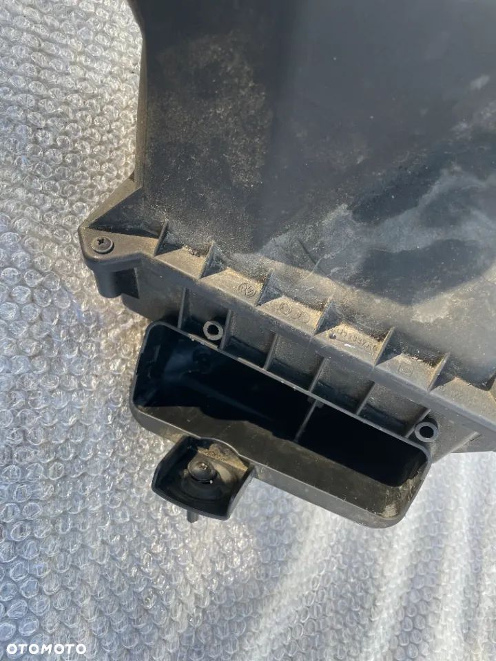 OBUDOWA POWIETRZA AUDI A4 B6 2.0 ALT 06B000183 - 3