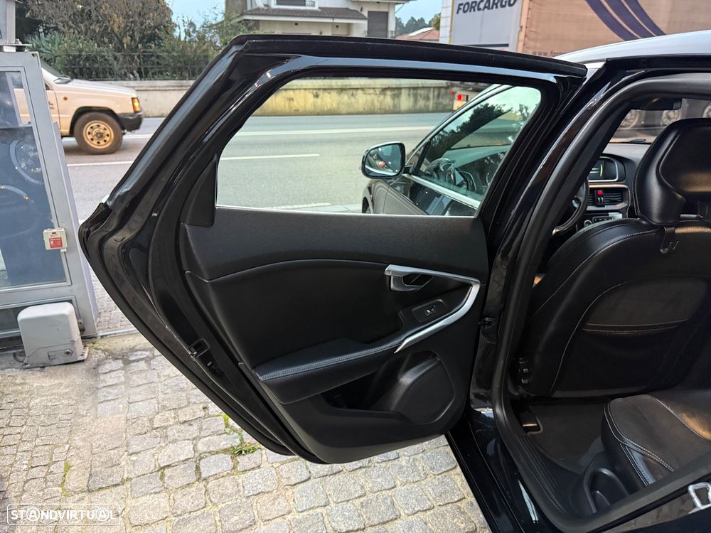 Volvo V40 D2 R Design - 43