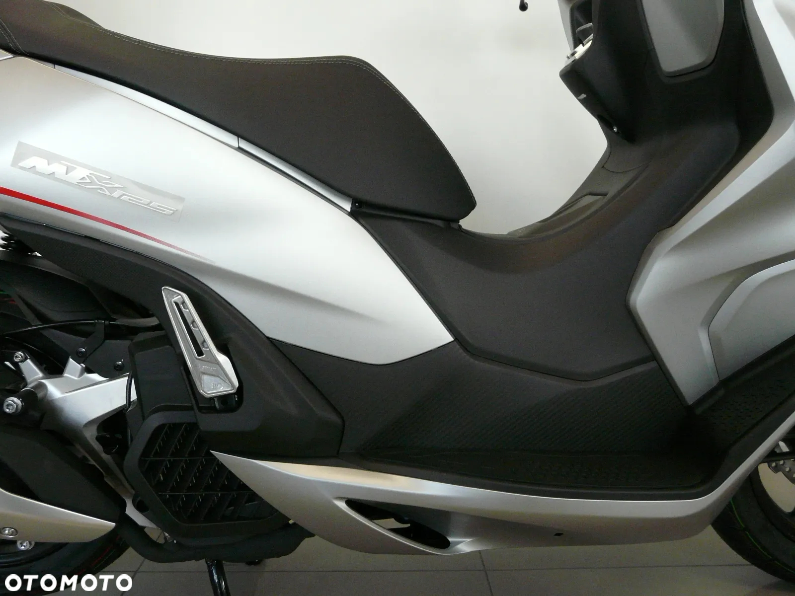 QJMOTOR MTX 125 - 8