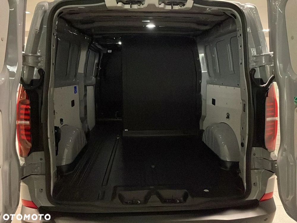 Volkswagen Transporter Furgon "L silnik: 2,0 l TDI 150 KM automatyczna r. o.: 3500 mm, 5 osób - 21