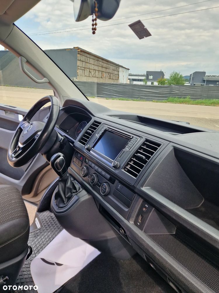 Volkswagen Caravelle - 8